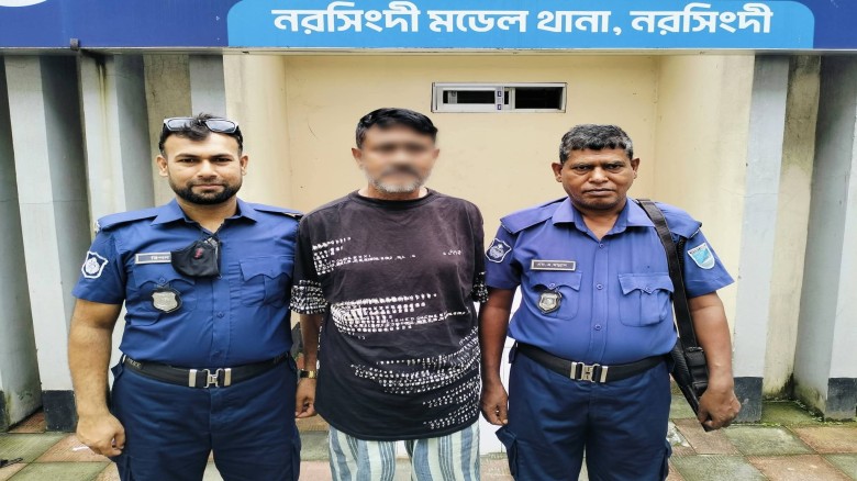 নরসিংদীতে মদের দোকানের কর্মচারীকে পুড়িয়ে হত্যাচেষ্টার অভিযোগ; প্রধান আসামি জাহাঙ্গীর সরকার গ্রেপ্তার