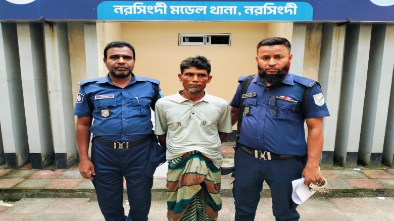 নরসিংদীতে মাছের প্রজেক্ট দখলের অভিযোগ; জালে আগুন, গ্রেপ্তার ১